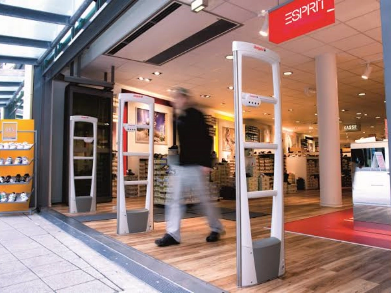 Hvordan forhandlere bruker EAS Security-handleposer for å stoppe tyveri av bo...